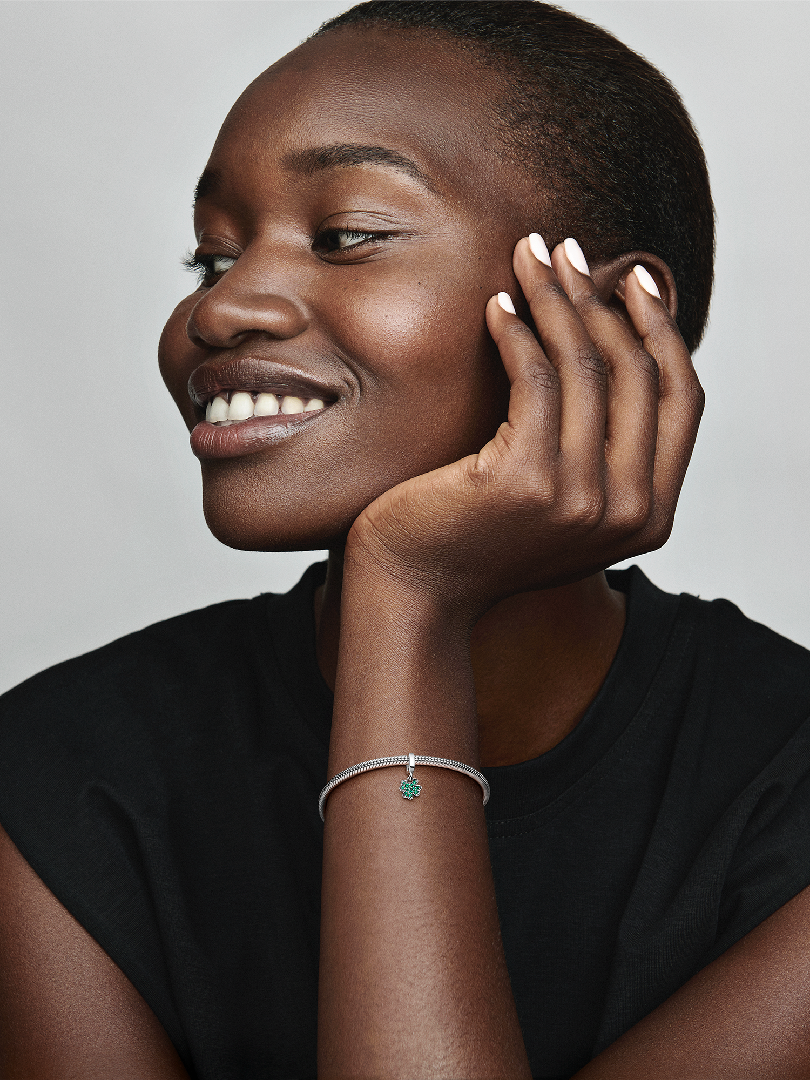 Talisman de tip pandantiv cu trifoi cu patru foi